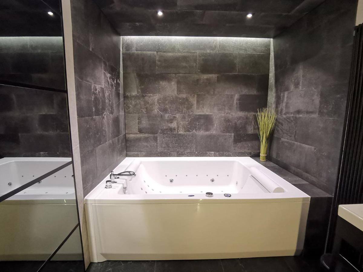 Jacuzzi Apartments Krakow Exterior photo